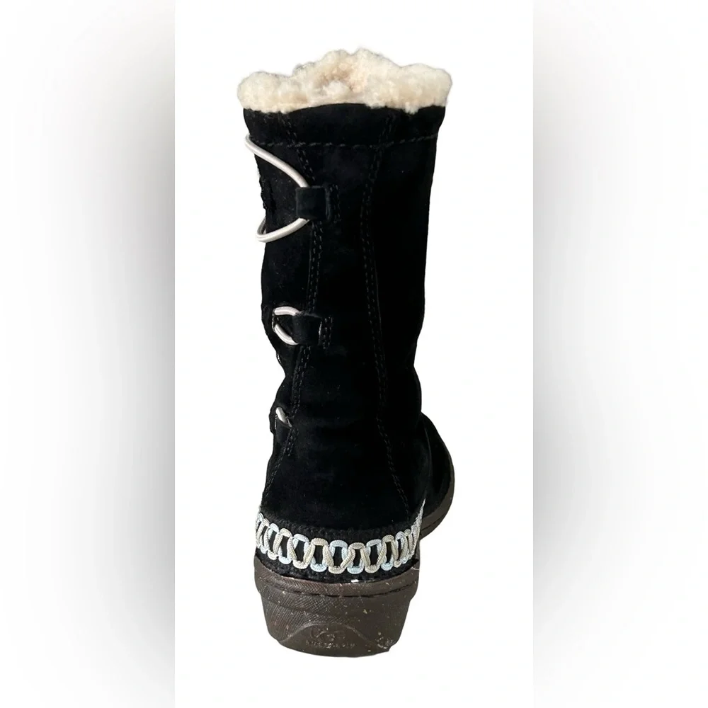 UGG Kona Black Suede Boots with Toggle Button Accent Rubber Sole Heel Sz 6